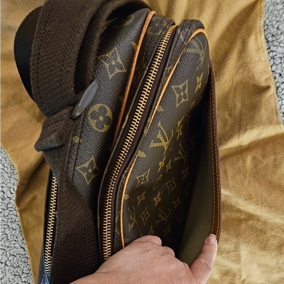 Louie Vuitton Preloved Authentic Monogram Reporters PM Bag with Date code. - Picture 9 of 15